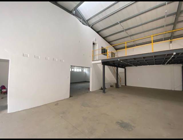 679M² WAREHOUSE TO LET IN SPRINGFIELD